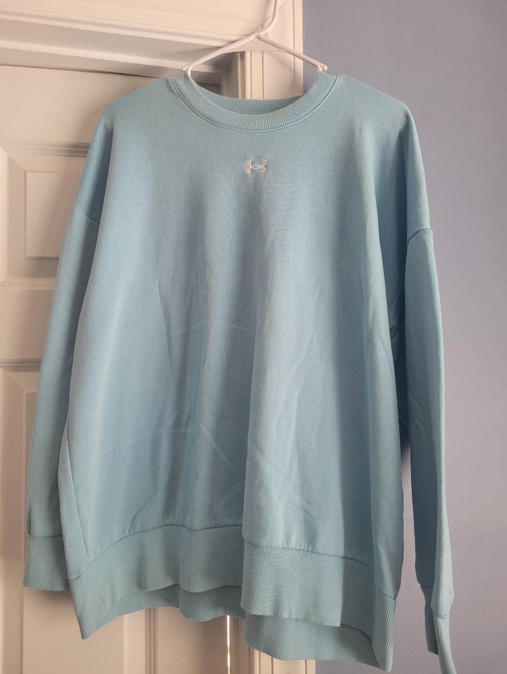 BNWOT Under Armour Sweatshirt